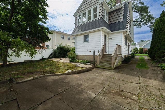 60 Ogston Terrace, Malverne, NY 11565