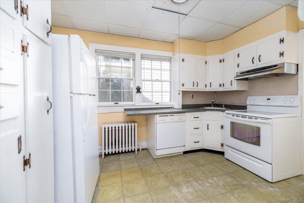60 Ogston Terrace, Malverne, NY 11565 — photo 4
