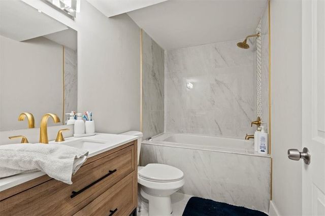 12318 S Locust Circle, Olathe, KS 66062