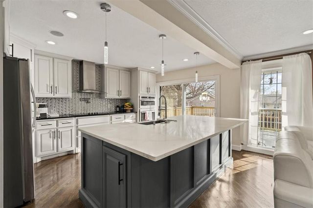 12318 S Locust Circle, Olathe, KS 66062