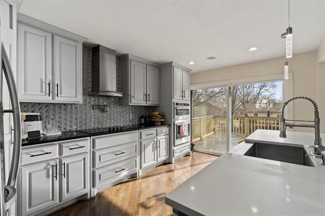 12318 S Locust Circle, Olathe, KS 66062