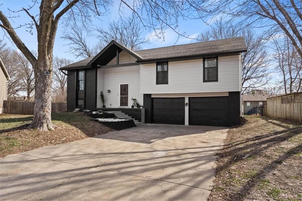 12318 S Locust Circle, Olathe, KS 66062