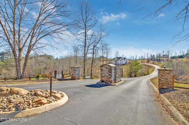 130 Clearwater Cove Drive, Madisonville, TN 37354