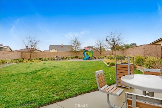 15740 Parry Peak Drive, Fontana, CA 92336