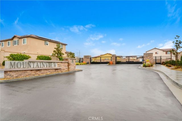 15740 Parry Peak Drive, Fontana, CA 92336