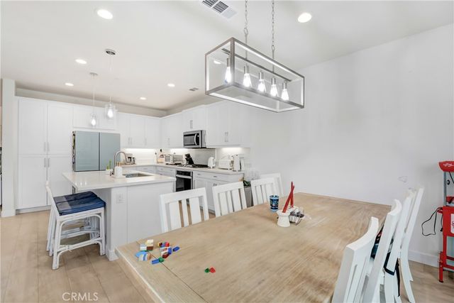 15740 Parry Peak Drive, Fontana, CA 92336