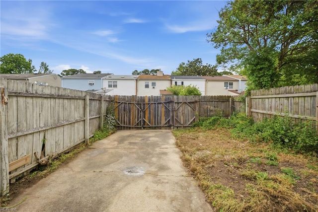 2215 Cannon DR, Virginia Beach, VA 23454