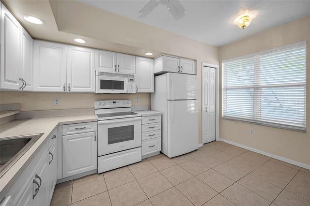 1400 WATER VIEW DRIVE W 104, Largo, FL 33771