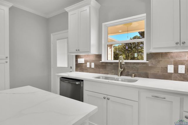 614 N Commerce, Overton, TX 75684