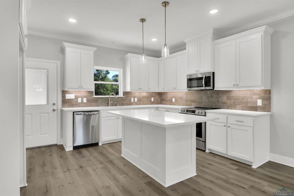 614 N Commerce, Overton, TX 75684