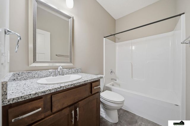 4925 Alvo Road, Lincoln, NE 68514