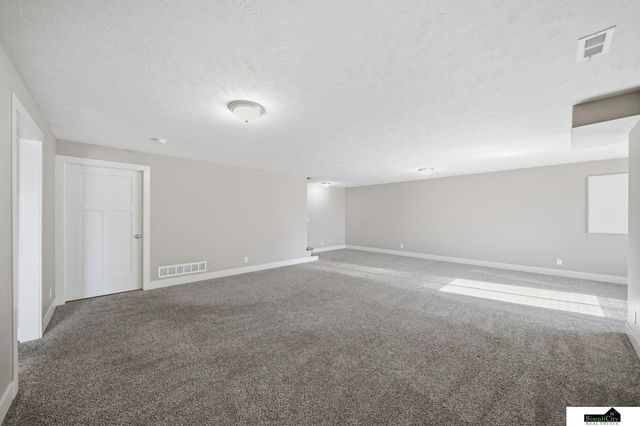 4925 Alvo Road, Lincoln, NE 68514