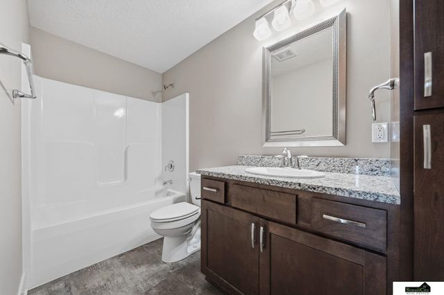 4925 Alvo Road, Lincoln, NE 68514