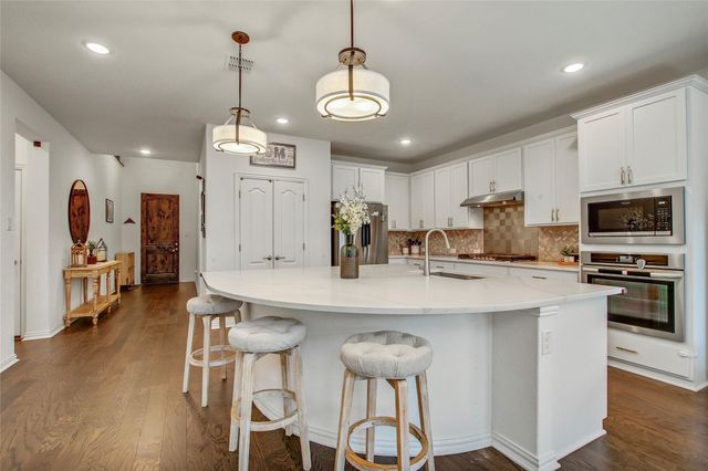 104 Millbend RD, Georgetown, TX 78633