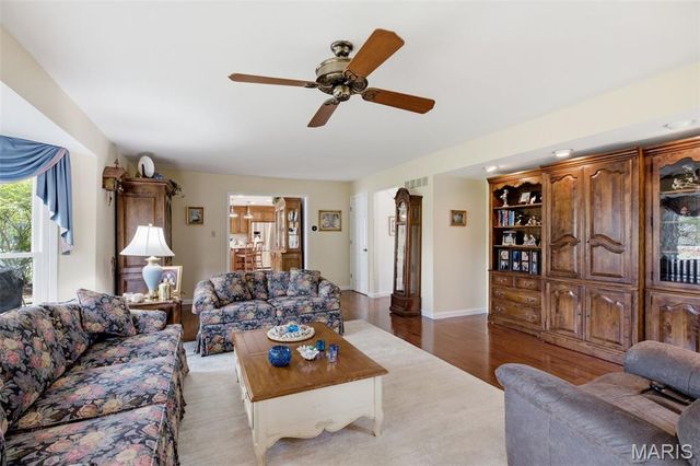 4701 Idecker Place, St Louis, MO 63129