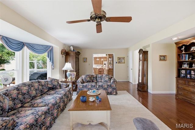 4701 Idecker Place, St Louis, MO 63129
