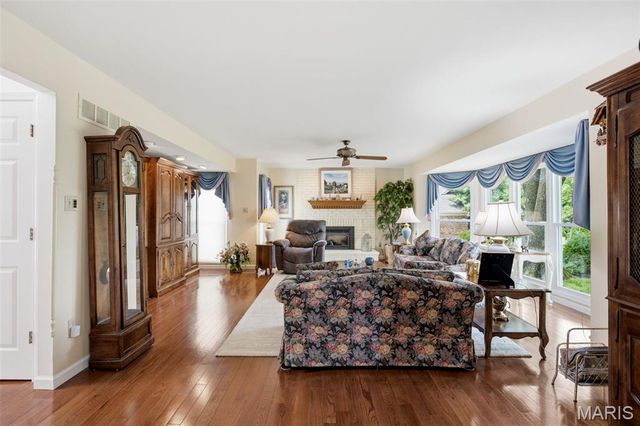 4701 Idecker Place, St Louis, MO 63129