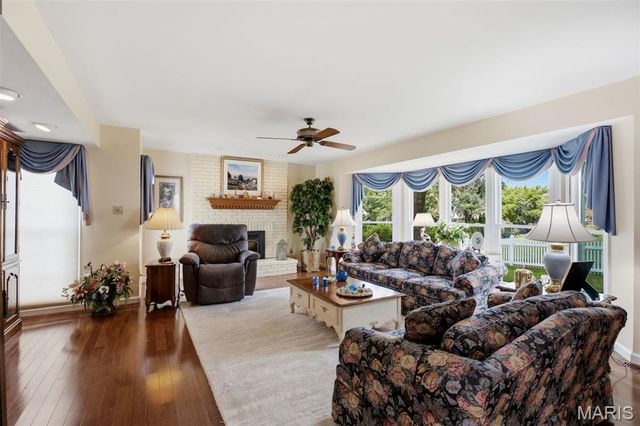 4701 Idecker Place, St Louis, MO 63129