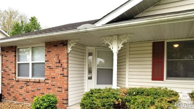 1821 Esic A, Edwardsville, IL 62025