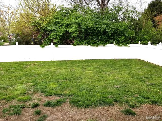 1821 Esic A, Edwardsville, IL 62025