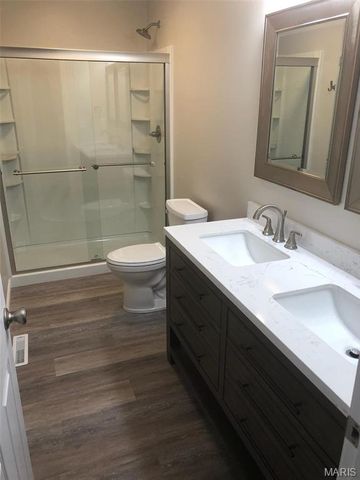 1821 Esic A, Edwardsville, IL 62025