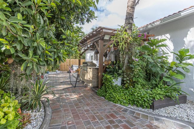 1561 NW 168th Avenue, Pembroke Pines, FL 33028