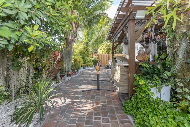 1561 NW 168th Avenue, Pembroke Pines, FL 33028