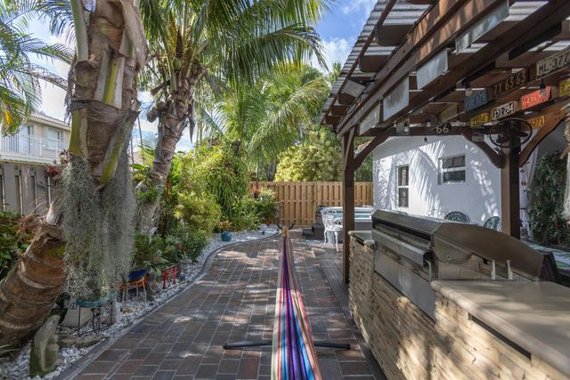 1561 NW 168th Avenue, Pembroke Pines, FL 33028