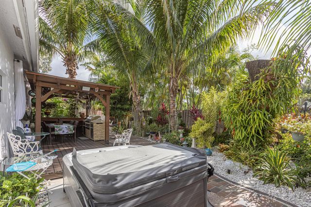 1561 NW 168th Avenue, Pembroke Pines, FL 33028