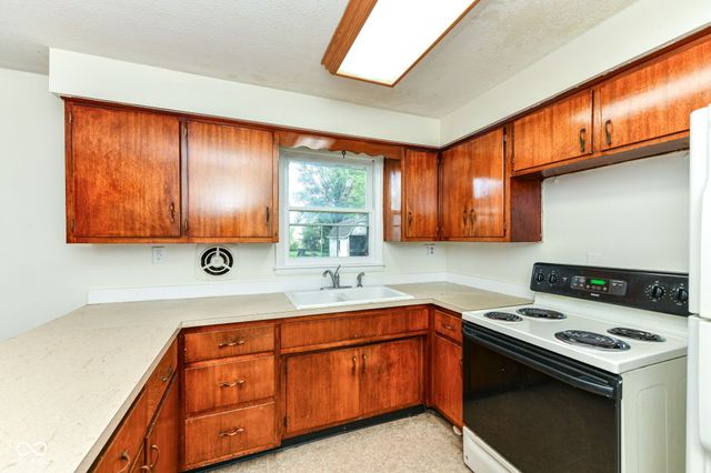 612 Hawthorne Avenue, Anderson, IN 46011
