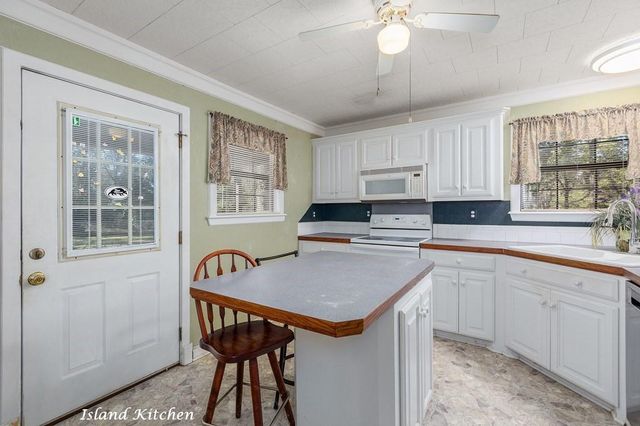 776 South First Street, Huntington, TX 75949