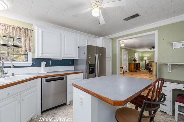 776 South First Street, Huntington, TX 75949