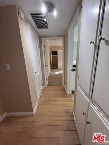8550 Holloway Drive 101, West Hollywood, CA 90069