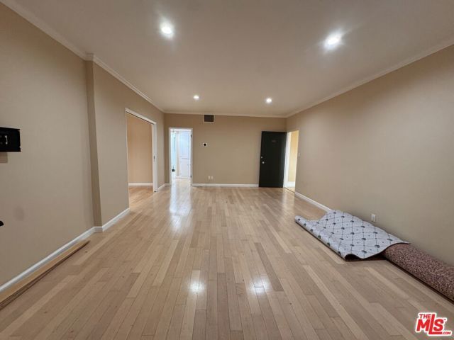 8550 Holloway Drive 101, West Hollywood, CA 90069