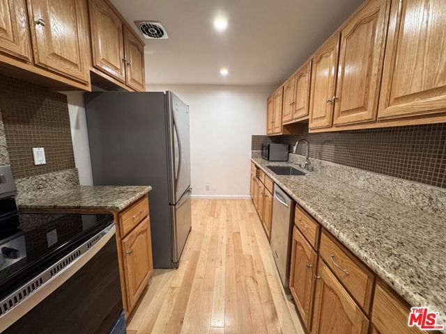 8550 Holloway Drive 101, West Hollywood, CA 90069