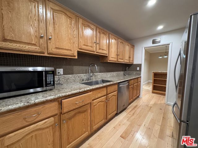 8550 Holloway Drive 101, West Hollywood, CA 90069