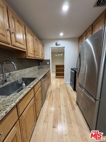 8550 Holloway Drive 101, West Hollywood, CA 90069