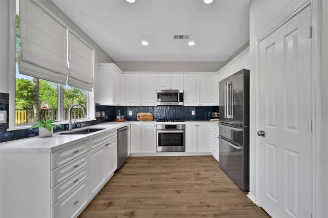 35 S Apple Springs Circle, The Woodlands, TX 77382