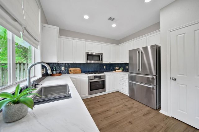35 S Apple Springs Circle, The Woodlands, TX 77382