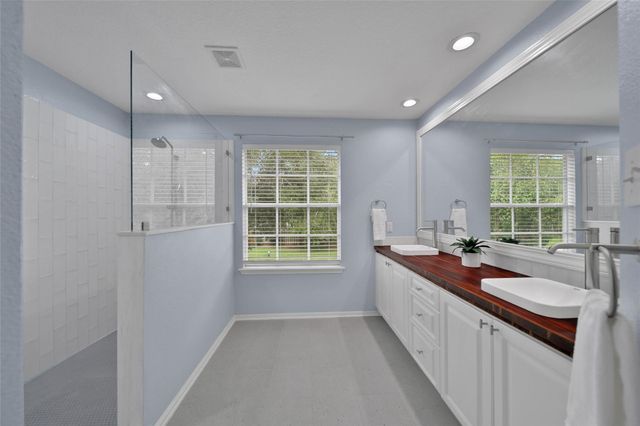 35 S Apple Springs Circle, The Woodlands, TX 77382