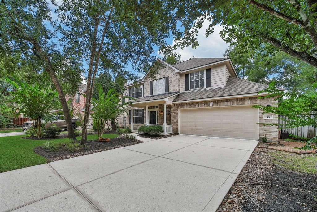 35 S Apple Springs Circle, The Woodlands, TX 77382