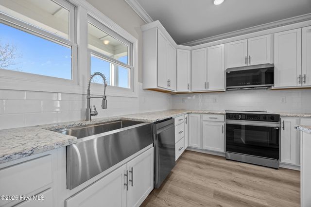 203 Villagers Way, Swansboro, NC 28584