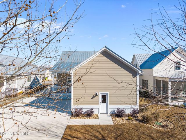 203 Villagers Way, Swansboro, NC 28584