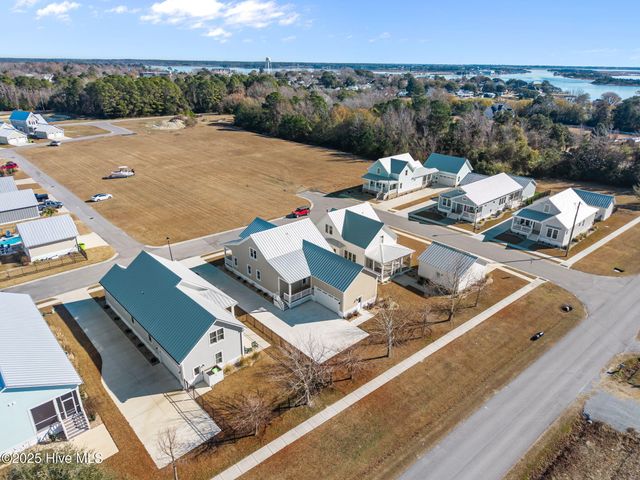 203 Villagers Way, Swansboro, NC 28584