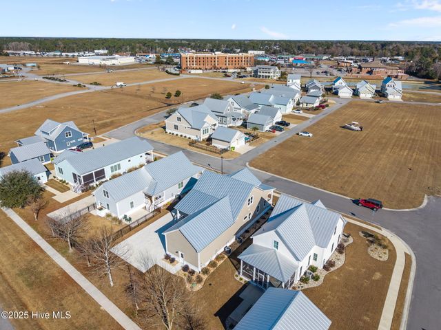 203 Villagers Way, Swansboro, NC 28584