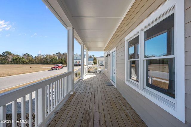 203 Villagers Way, Swansboro, NC 28584