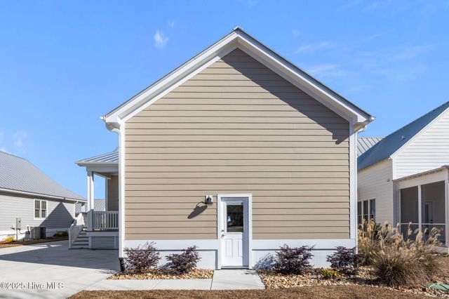 203 Villagers Way, Swansboro, NC 28584