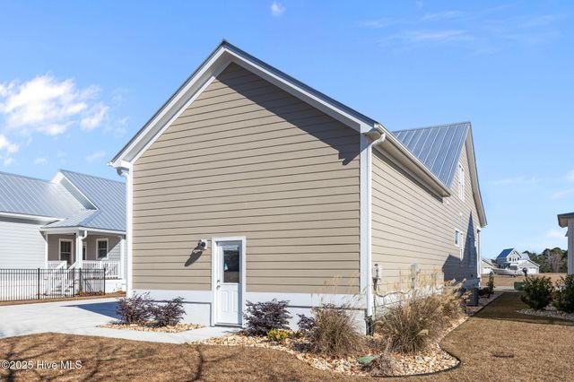 203 Villagers Way, Swansboro, NC 28584