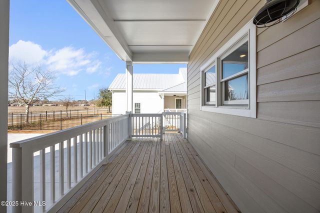 203 Villagers Way, Swansboro, NC 28584