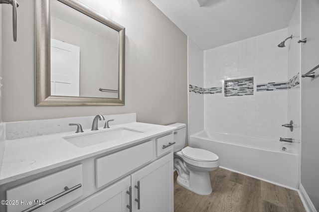 203 Villagers Way, Swansboro, NC 28584